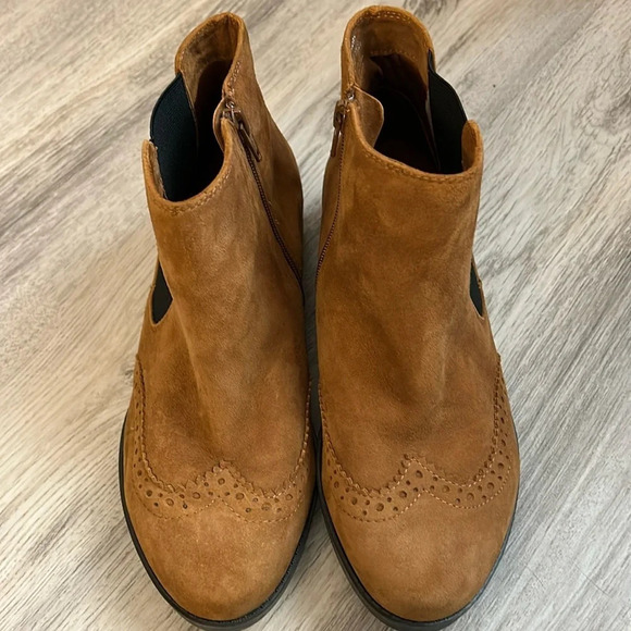 David Tate Women’s (8.5W) Tan Suede Leather Wingtip Ankle Side Zipper Boots - Picture 1 of 9